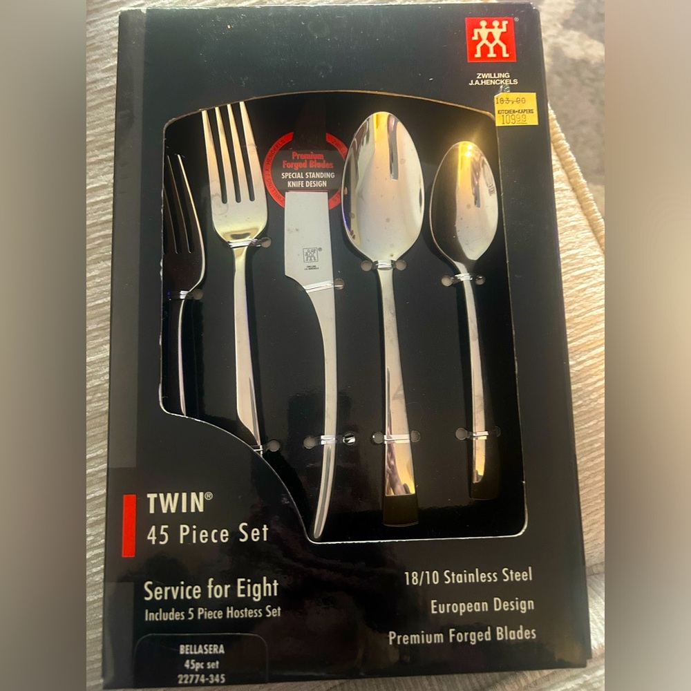 New In Box ZWILLING J.A. Henckels Bellasera Twin 45 Piece Silverware Set